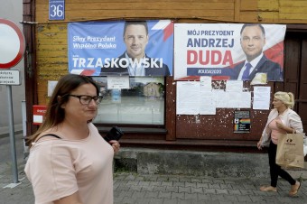 Poliaci hlasujú v 2. kole prezidentských volieb, výsledky budú zrejme tesné