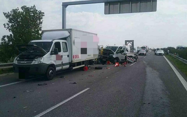 Diaľnicu D2 v smere z Maďarska do Bratislavy pre nehodu uzatvorili