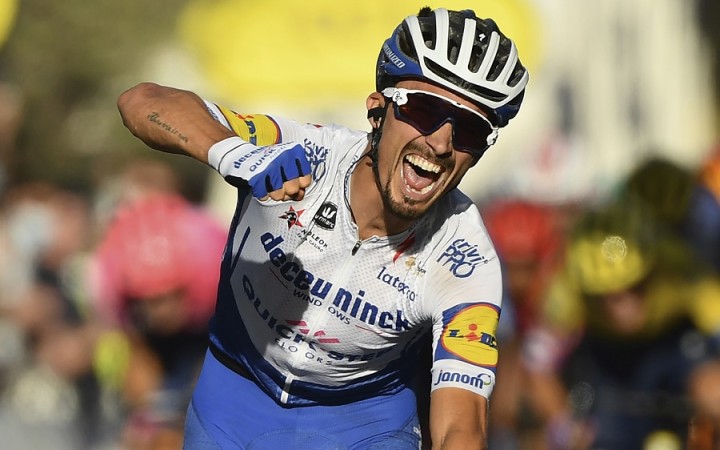 Julien Alaphilippe zvíťazil v nedeľňajšej 2. etape a obliekol si žltý dres