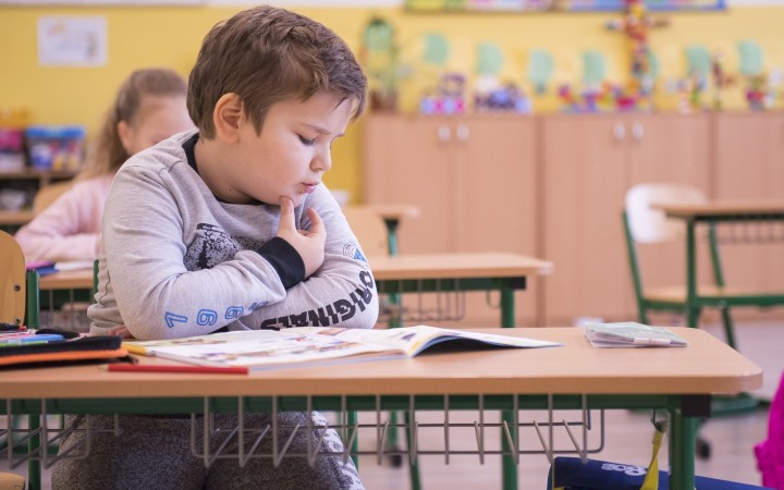 Prvé školy už nabiehajú na vzdelávacie cykly. Učivo si môžu rozdeliť inak