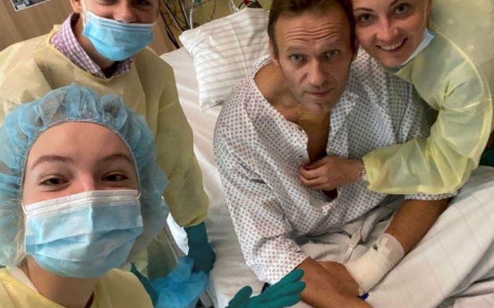 Navaľného údajne otrávili pomocou plastovej fľaše vody v hotelovej izbe