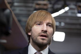 Minister zdravotníctva Adam Vojtěch odstúpil z funkcie