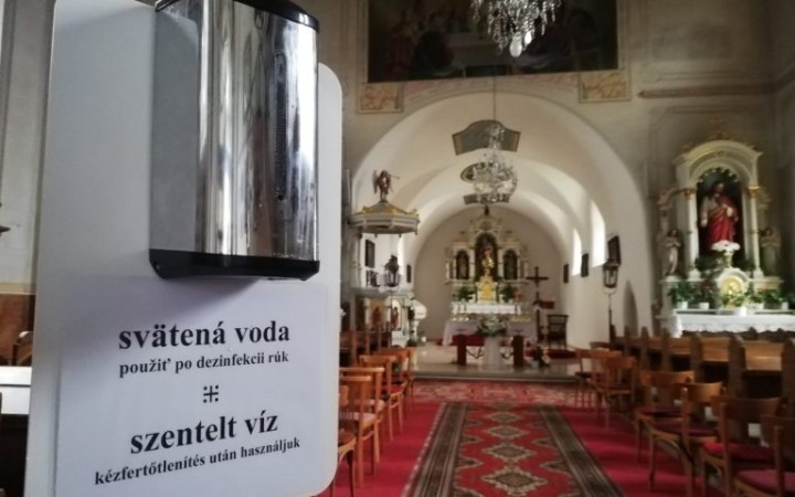 V kostole Ružencovej Panny Márie v obci Kostolná pri Dunaji (okres Senec) inštal