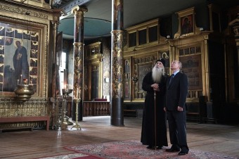 Čelili živelnému prenasledovaniu, dnes budujú vzťahy s Kremľom