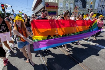 Dúhový Pride aj Hrdí na rodinu bez incidentov, SNS proti podpore pre pochod gayov
