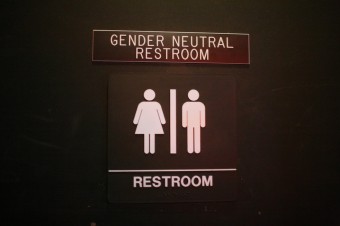 V USA sa sporia o šatne a toalety. Nie všade má transgender zelenú
