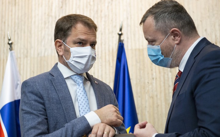 Zamestnávatelia a SZČO budú môcť dlhšie poberať Prvú pomoc