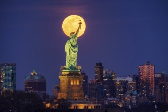 Prečo je Amerika pre nás napriek všetkému ešte stále svetlom