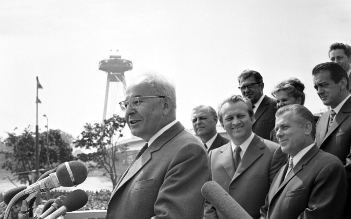 Gustáv Husák a pád komunizmu v Československu
