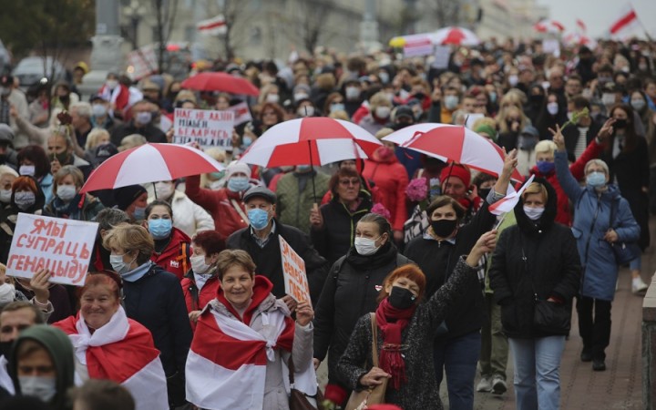Bielorusi bojujú aj výzdobou domov, režim mení protipožiarne predpisy