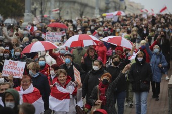 Bielorusi bojujú aj výzdobou domov, režim mení protipožiarne predpisy
