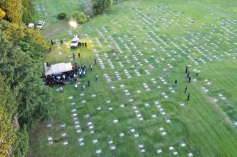 Zosnulého futbalistu Diega Maradonu pochovali na súkromnom cintoríne Jardin de B