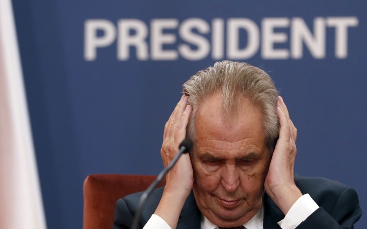 Zeman žiada od BIS mená ruských špiónov pôsobiacich v Česku