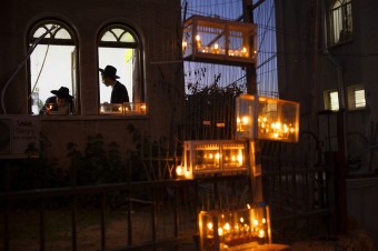 Židia začali sláviť osemdňový Sviatok svetiel – Chanuku