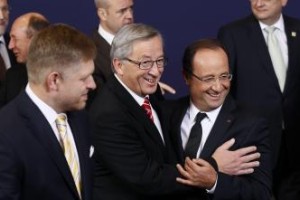 hollande zosmiešnil EÚ