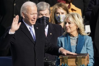 Katolík Biden už stihol potešiť progresívcov a rozdeliť katolíckych biskupov