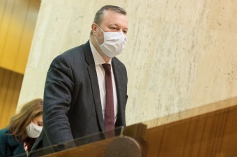 Pomoc pre firmy a živnostníkov by sa mala zvýšiť a rozšíriť