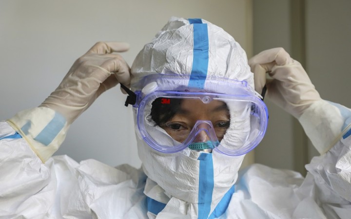 Experti WHO odmietli teóriu o úniku z laboratória vo Wu chane
