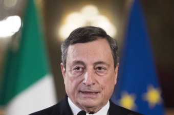 V Taliansku sa dejú divy, novému premiérovi tlieska aj Matteo Salvini