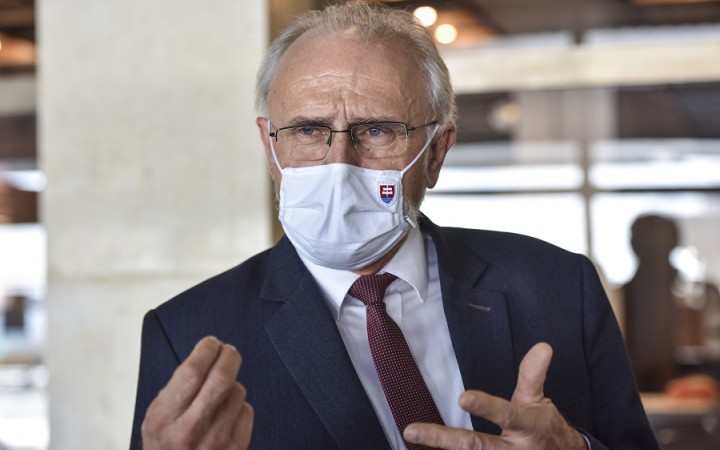 Minister Mičovský preteká s časom a na poslednú chvíľu mení pravidlá