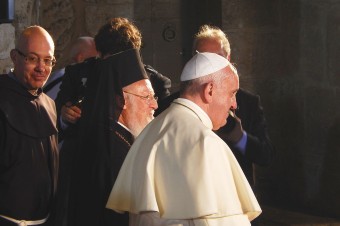 Patriarcha Konštantínopolu sa zapája do diskusie o Amoris laetitia