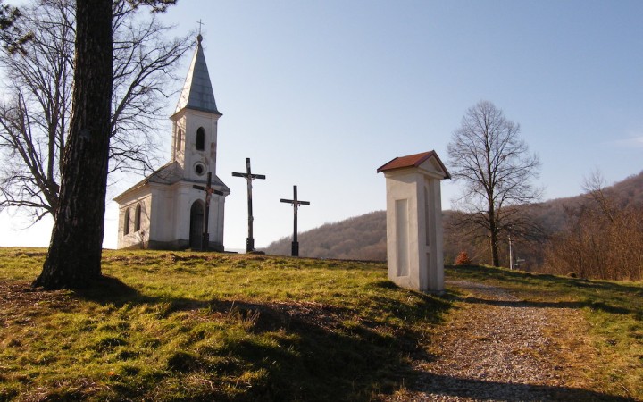 Prešiel viac ako 200 slovenských kalvárií, noci trávil vo vlaku (+ foto)