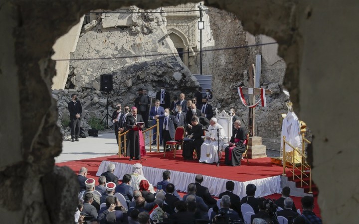 Pápež František v nedeľu dopoludnia navštívil severoiracké mesto Mosul, ktoré bo