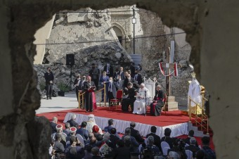 Pápež František v nedeľu dopoludnia navštívil severoiracké mesto Mosul, ktoré bo