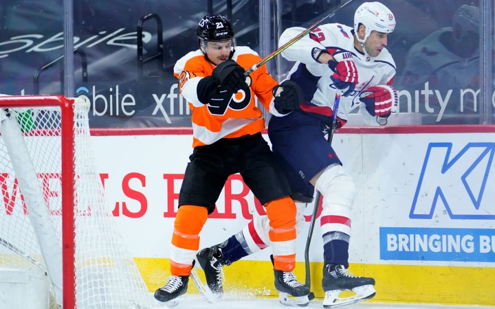 Chára prispel asistenciou k víťazstvu Capitals vo Philadelphii 3:1