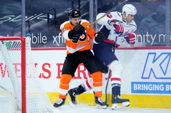 Chára prispel asistenciou k víťazstvu Capitals vo Philadelphii 3:1