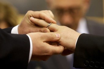 Stovky rakúskych kňazov chcú bojkotovať zákaz požehnávať homosexuálne zväzky
