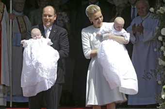 Monako: Kniežacie dvojčatá pokrstili v katolíckom kostole