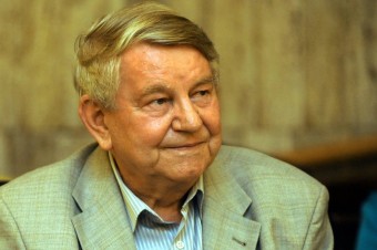 Po schodoch kráča človek k chrámu (Jaroslav Rezník)