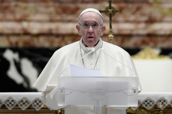 Pápež sa modlil za chorých a obyvateľov domovov sociálnych služieb