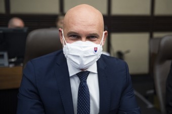 Prijímacie pohovory na stredné školy by mohli byť prezenčné, uviedol Gröhling