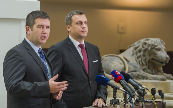 Hamáček potvrdil, že jeho cesta s Dankom do Moskvy bola zastierací manéver