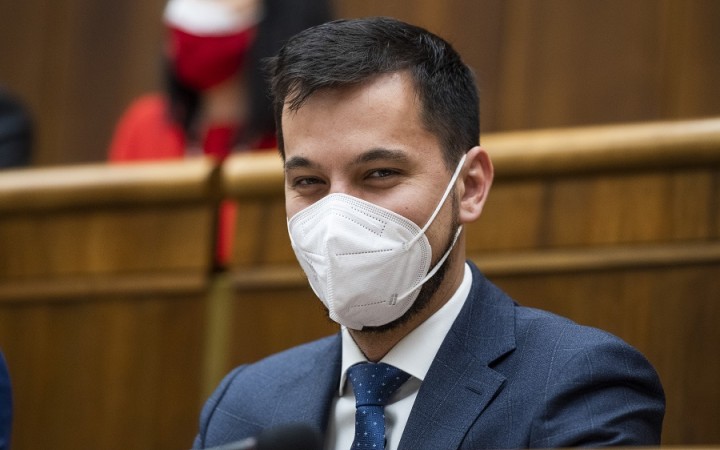 Šeliga, Žitňanská a Droba porušili predpisy, v noci sedeli v klube, ktorý mal by
