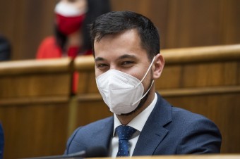 Šeliga, Žitňanská a Droba porušili predpisy, v noci sedeli v klube, ktorý mal by