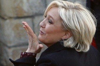 Prečo si Macron praje v druhom kole Le Penovú