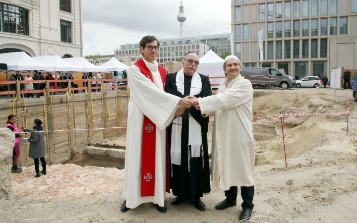V nemeckom Berlíne položili základný kameň svätyne pre tri náboženstvá