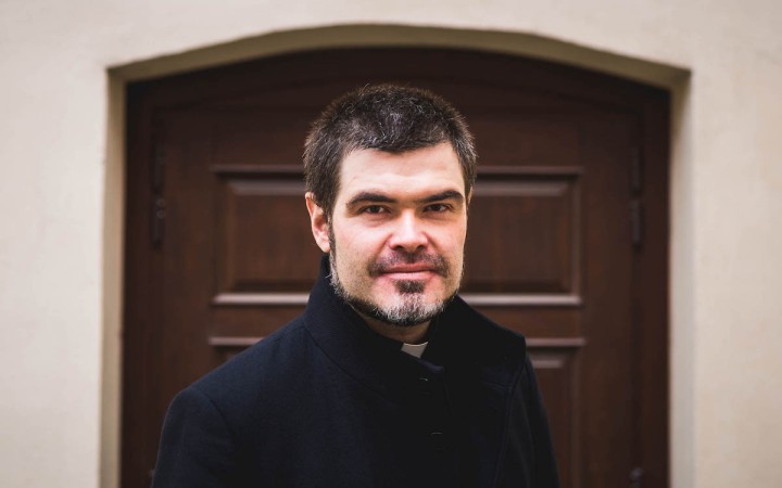 Prekáža mi liberalizmus navlečený do husličkového ornátu