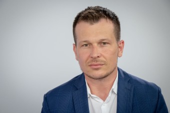 Biden chce spolu s Európanmi viac zdaniť Amazon, Google a spol.