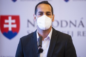 Poslanec Herák sa vzdáva mandátu, obvinenia zo zneužívania však odmieta