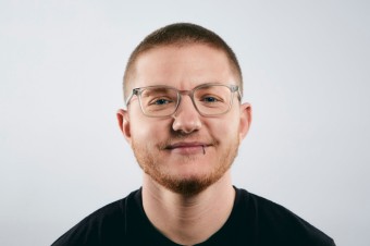 Kniha o nebinárnom rodičovstve nás učí, aby tehotenstvo nebolo zamerané na ženy