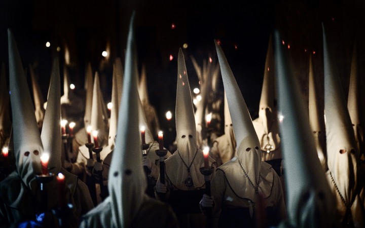 Na kajúcich procesiách sa zúčastňujú tisícky Španielov (fotogaléria)