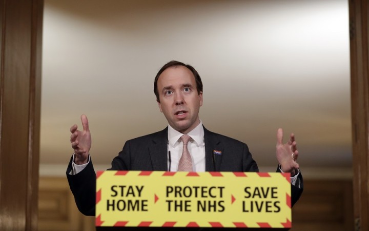 Britský minister zdravotníctva podal demisiu za porušenie pravidiel lockdownu