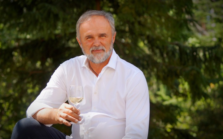 Verbista Ján Štefanec vyrába v Strekove víno, chce tak podporovať misionárov 