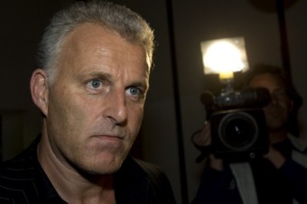 Holandský novinár Peter R. de Vries podľahol zraneniam