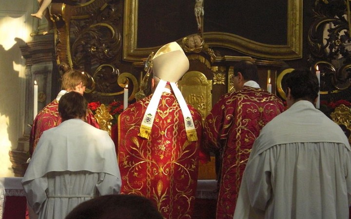 Pápež František opätovne sprísnil pravidlá pre slávenie predkoncilovej liturgie