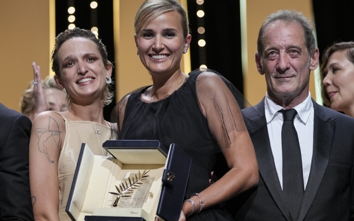 Zlatú palmu v Cannes získal francúzsko-belgický film Titane